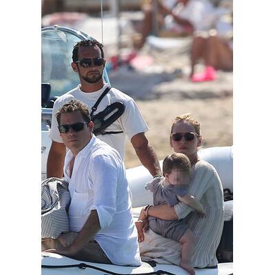 Uma Thurman urlaubt in Saint Tropez