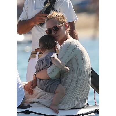 Uma Thurman urlaubt in Saint Tropez