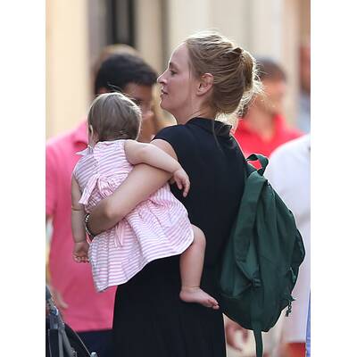 Uma Thurman urlaubt in Saint Tropez