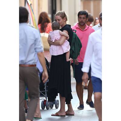 Uma Thurman urlaubt in Saint Tropez