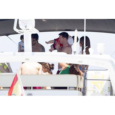 Lionel Messi, Cesc Fàbregas mit Familie auf Urlaub