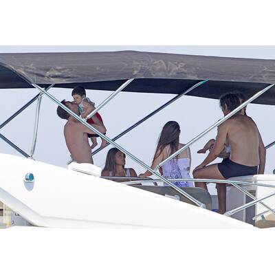 Lionel Messi, Cesc Fàbregas mit Familie auf Urlaub