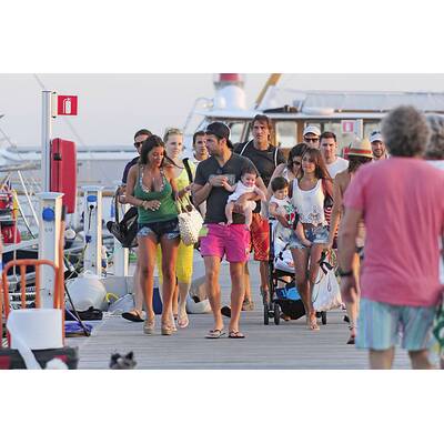 Lionel Messi, Cesc Fàbregas mit Familie auf Urlaub