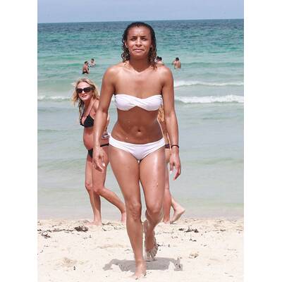 Melody Thornton badet in Miami