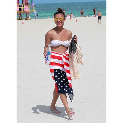 Melody Thornton badet in Miami