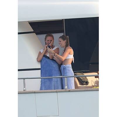 Uma Thurman urlaubt noch immer in St. Tropez