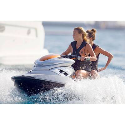 Wassernixe Bar Refaeli