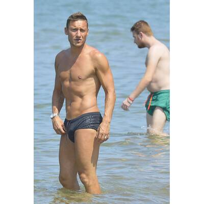 Fußball-Star Totti am Strand von Sabaudia