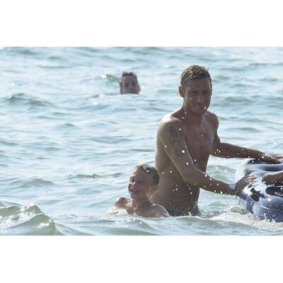 Fußball-Star Totti am Strand von Sabaudia