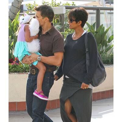 Halle Berry und Olivier Martinez gehen mit Nahla ins Kino
