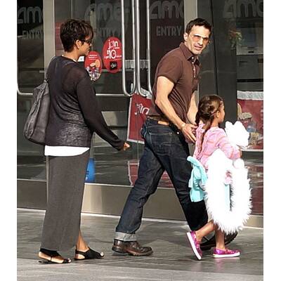 Halle Berry und Olivier Martinez gehen mit Nahla ins Kino