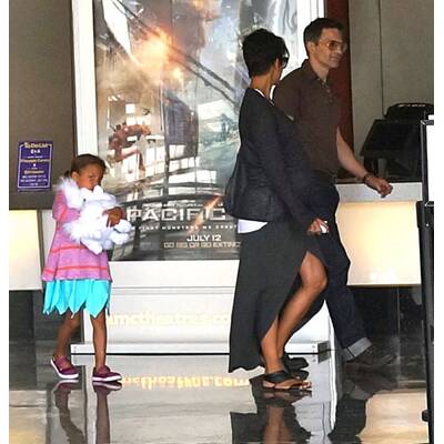 Halle Berry und Olivier Martinez gehen mit Nahla ins Kino