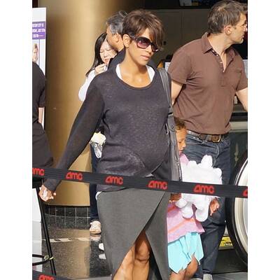 Halle Berry und Olivier Martinez gehen mit Nahla ins Kino