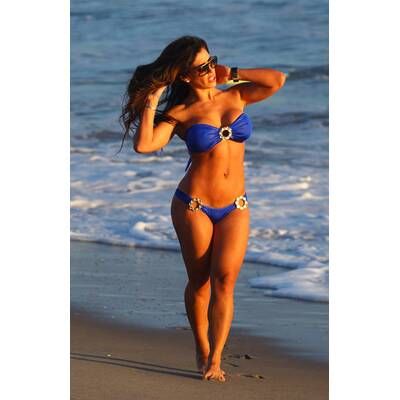 Model Carmen Ortega spielt Baywatch-Nixe