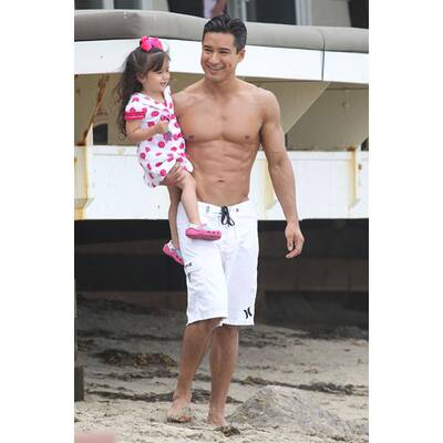 Mario Lopez genießt  einen Tag am Strand