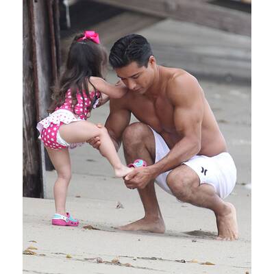 Mario Lopez genießt  einen Tag am Strand