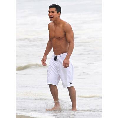 Mario Lopez genießt  einen Tag am Strand