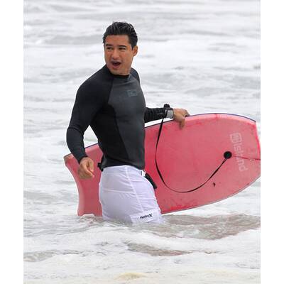 Mario Lopez genießt  einen Tag am Strand