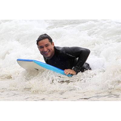 Mario Lopez genießt  einen Tag am Strand