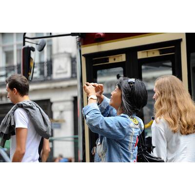 Schönheiten zeigen in London „InvisiBra“