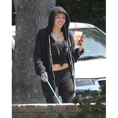 Miley Cyrus zeigt nackte Haut