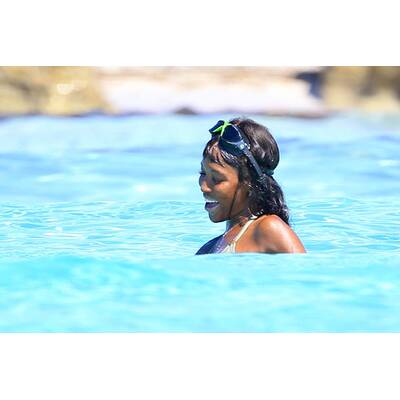 Naomi Campbell: Gut gelaunte Wasserratte