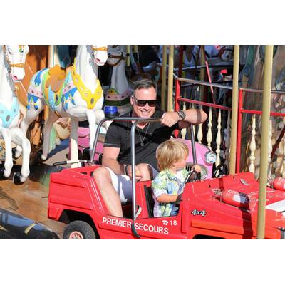 Elton John mit Ehemann und Kindern