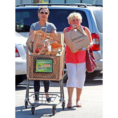 Mila Kunis genießt Zeit mit ihrer Mutter