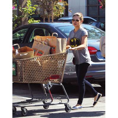 Mila Kunis genießt Zeit mit ihrer Mutter