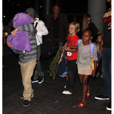 Angelina Jolie mit ihren sechs Sprösslingen