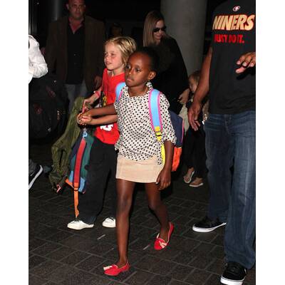 Angelina Jolie mit ihren sechs Sprösslingen