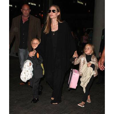 Angelina Jolie mit ihren sechs Sprösslingen