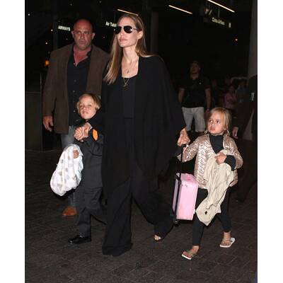 Angelina Jolie mit ihren sechs Sprösslingen