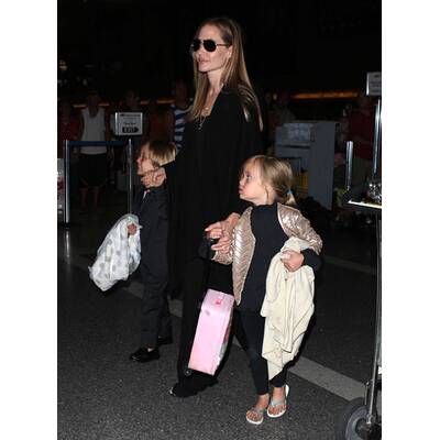 Angelina Jolie mit ihren sechs Sprösslingen