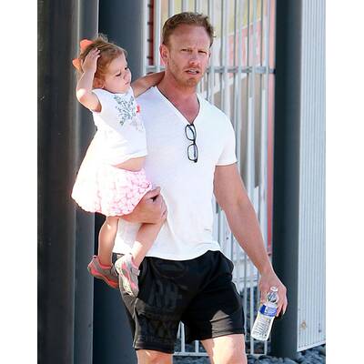 Ian Ziering shoppt mit Frau und Kindern
