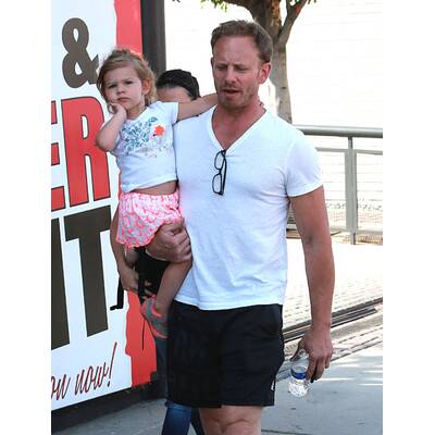 Ian Ziering shoppt mit Frau und Kindern