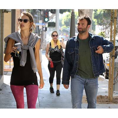 Alessandra Ambrosio schwitzt beim Pilates