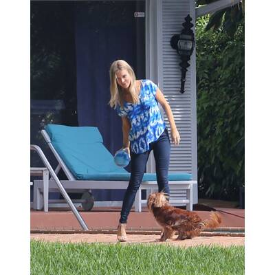 Joanna Krupa verliert fast ihr Shirt