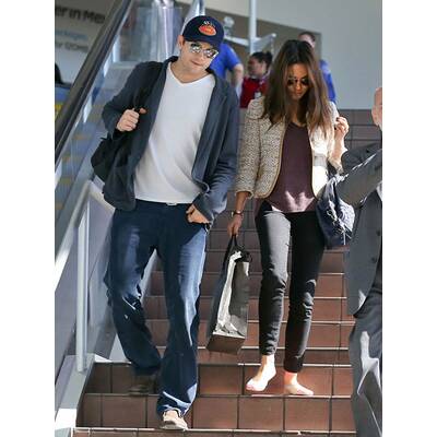 Ashton Kutcher & Mila Kunis am Flughafen