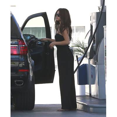 Selena Gomez erledigt Alltagsdinge
