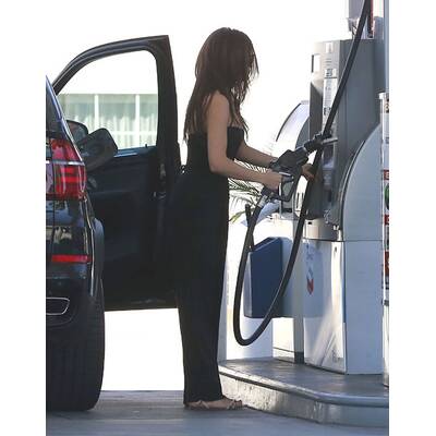 Selena Gomez erledigt Alltagsdinge