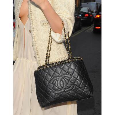 Miranda Kerr ohne BH in Paris 