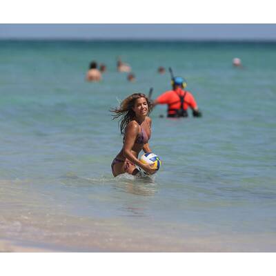 Sylvie van der Vaart: Mit Sohn Damian am Strand