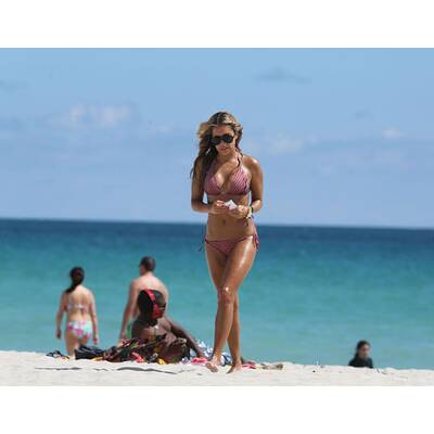 Sylvie van der Vaart: Mit Sohn Damian am Strand