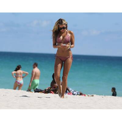 Sylvie van der Vaart: Mit Sohn Damian am Strand