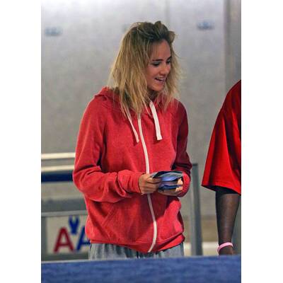 Suki Waterhouse am Flughafen