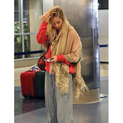 Suki Waterhouse am Flughafen