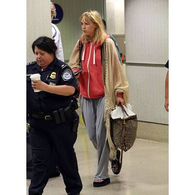 Suki Waterhouse am Flughafen