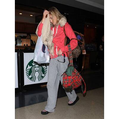 Suki Waterhouse am Flughafen