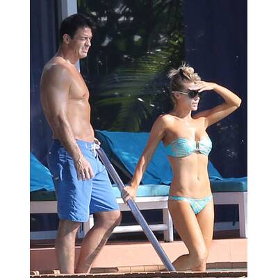 Joanna Krupa entspannt am Pool